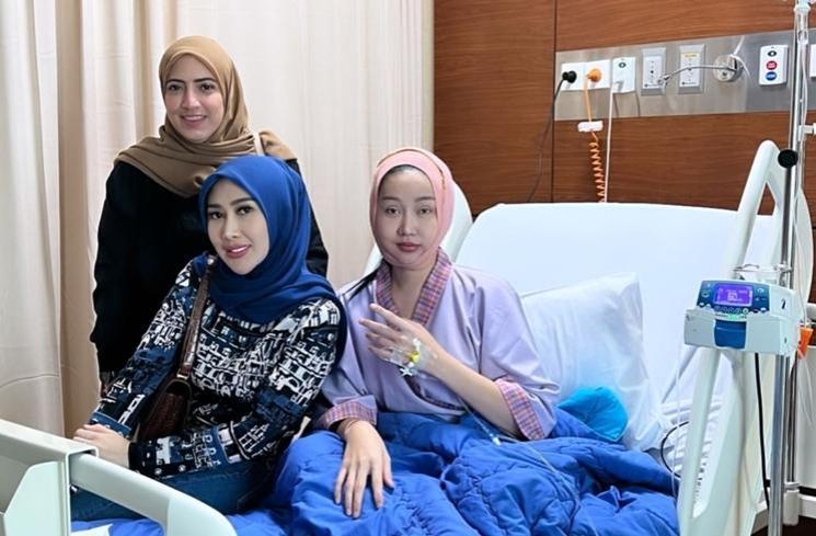 Potret Lucinta Luna Dirawat di RS (instagram/lucintaluna_manjalita)