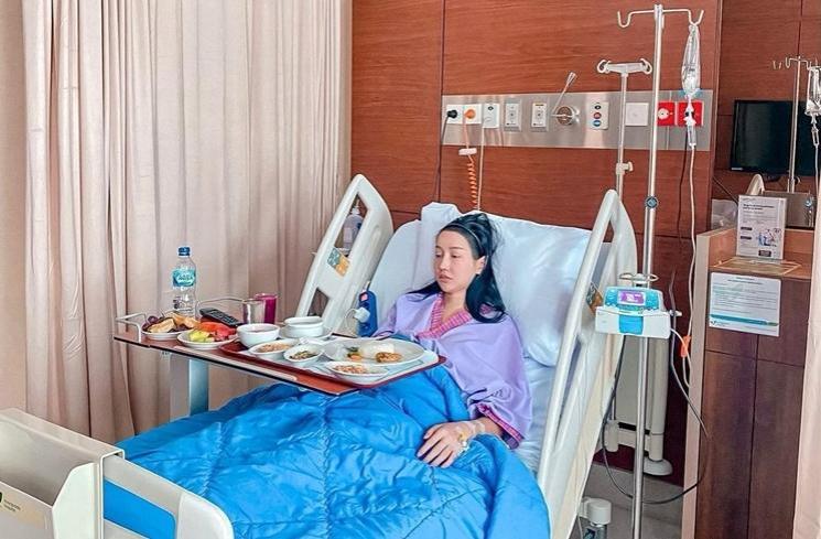 Potret Lucinta Luna Dirawat di RS (instagram/lucintaluna_manjalita)