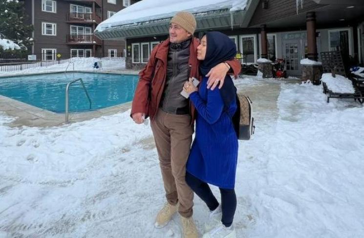 Potret mesra Ivan Fadilla dan istri. (Instagram/@nyaisarni2)