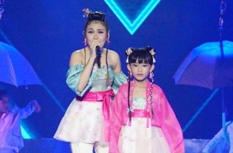 Potret Ayu Ting Ting dan Nagita Slavina di HUT Indosiar (Instagram/indosiar)