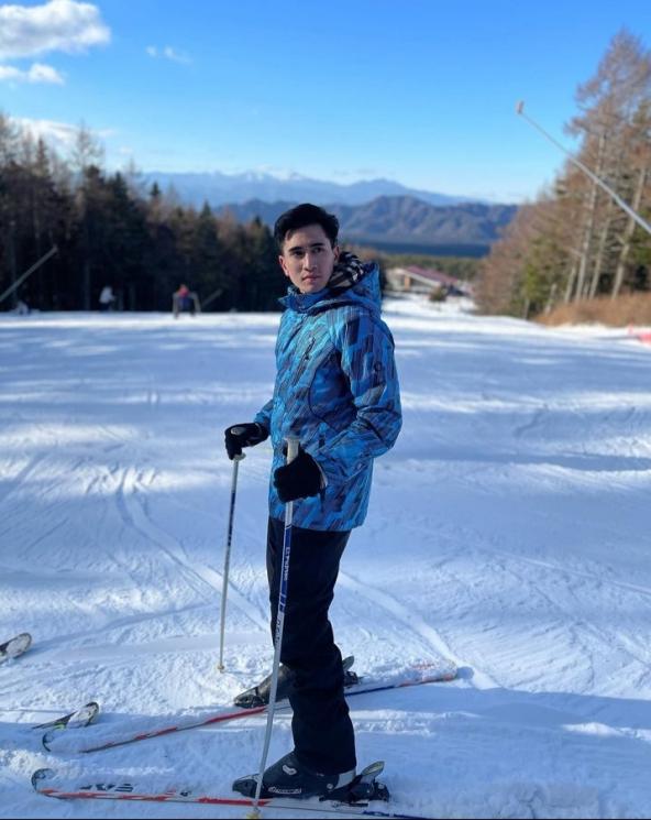 Artis Main Ski di Salju(Instagram/@bramastavrl)