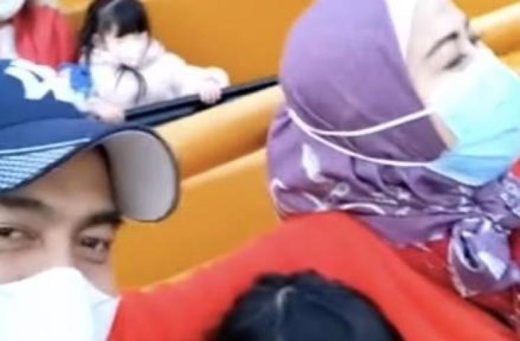 Potret Venna Melinda dan Ferry Irawan Liburan ke Hong Kong. (Instagram/vennamelindareal)