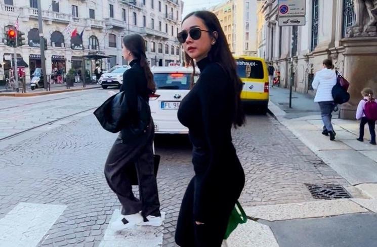 Potret Aura Kasih Pamer Body Goals (instagram/@aurakasih)