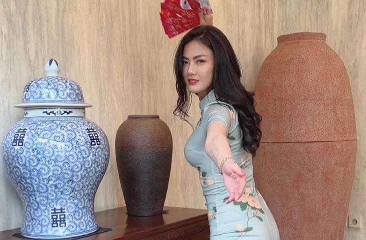 Potret Nita Gunawan Pakai Dress Ketat (Instagram/@nitagunawan09)
