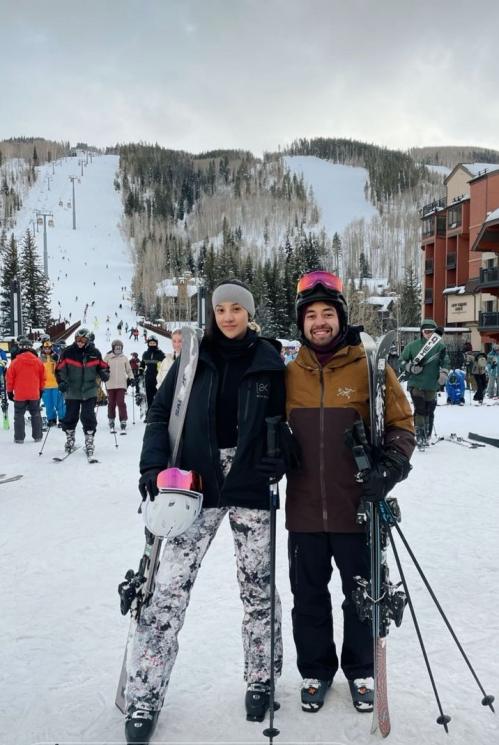 Artis Main Ski di Salju(Instagram/@anyageraldine)