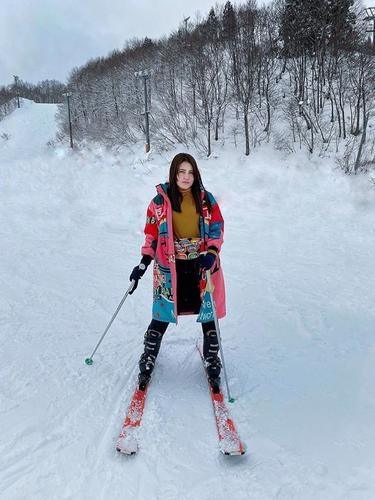 Artis Main Ski di Salju(Instagram/@viavallen)