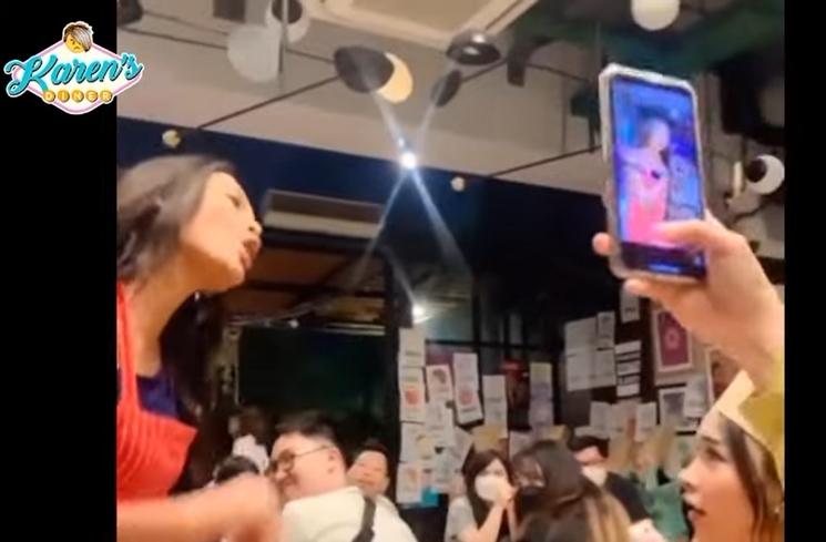 Momen Erika Carlina Jadi Pelayan Galak di Karen's Diner (YouTube/Bian Robiyanto)