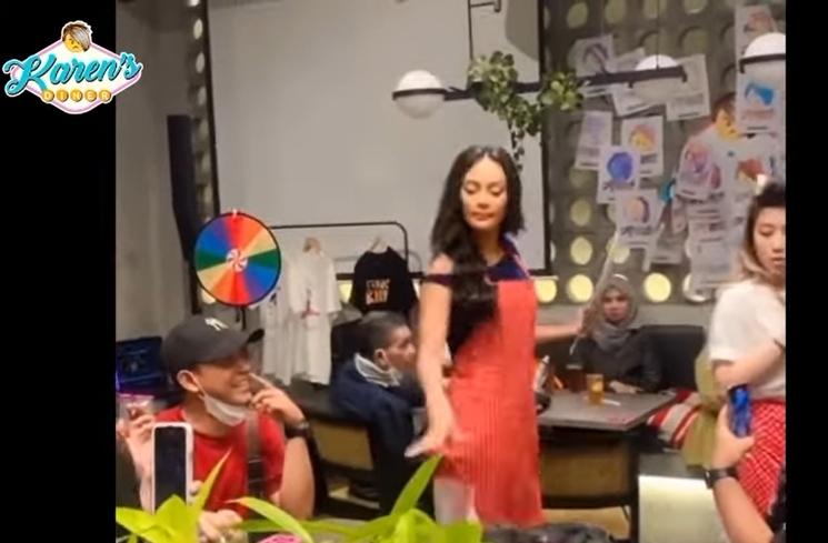 Momen Erika Carlina Jadi Pelayan Galak di Karen's Diner (YouTube/Bian Robiyanto)