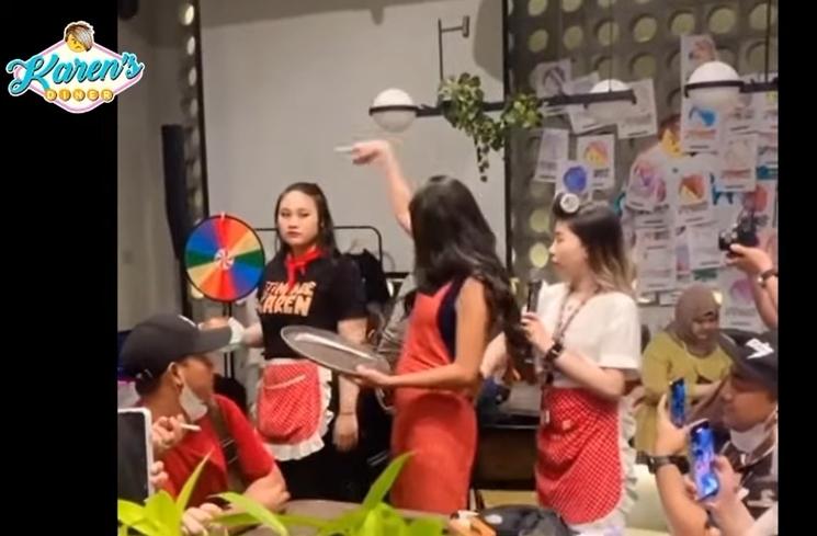 Momen Erika Carlina Jadi Pelayan Galak di Karen's Diner (YouTube/Bian Robiyanto)