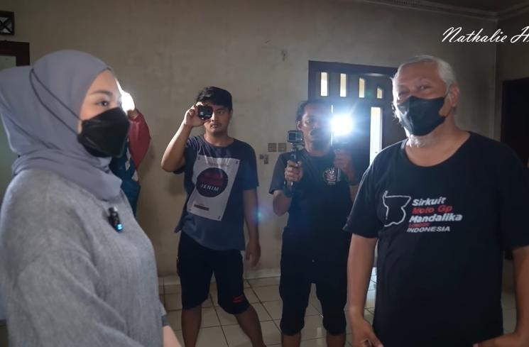 Momen Nathalie Holscher ke rumah Tiko (YouTube/NATHALIE HOLSCHER)