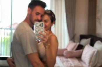 Nikita Mirzani Pakai Dalaman doang Mesra di Kamar Bareng Pacar Bulenya, Diam-diam Sudah Nikah?