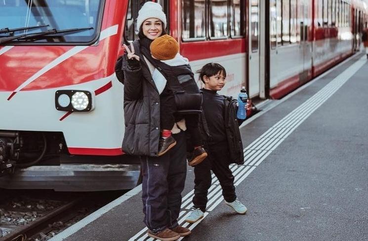 Seleb Dihujat karena Pola Asuh Anak (Instagram/@andienaisyah)