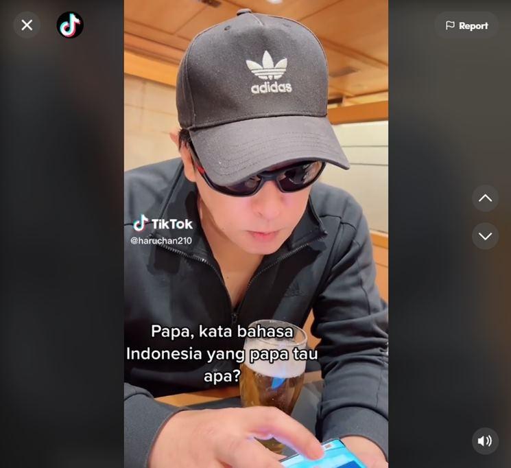 Ayah Haruka Nakagawa bikin salfok. (Tiktok/@haruchan210)