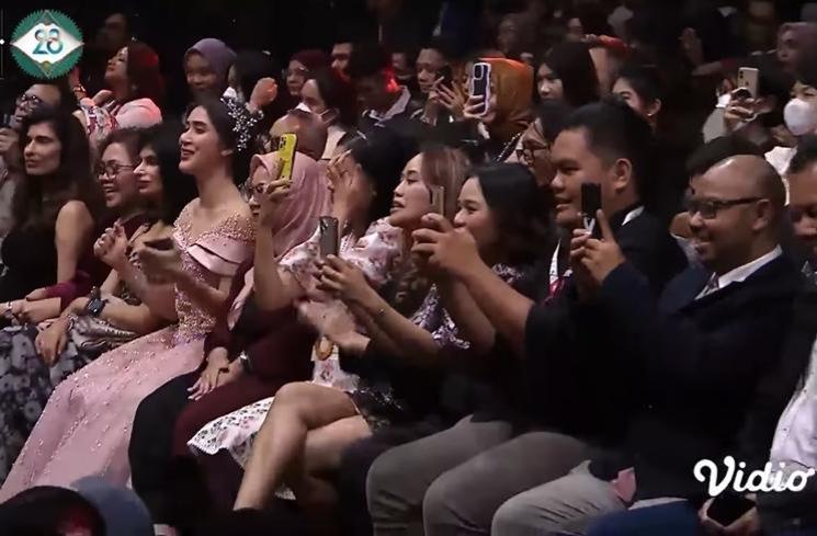 Potret Rhoma Irama Bawakan Lagu Butter BTS (YouTube Indosiar)