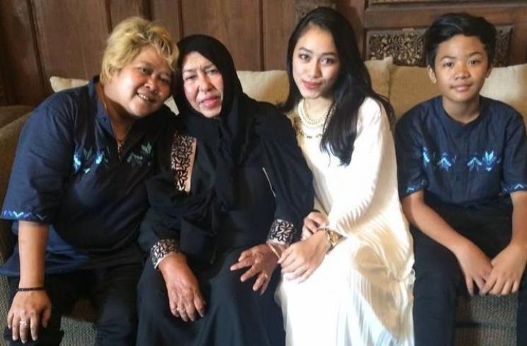 Kebersamaan Seleb dan Anak Angkat (Instagram/@sutykarno)