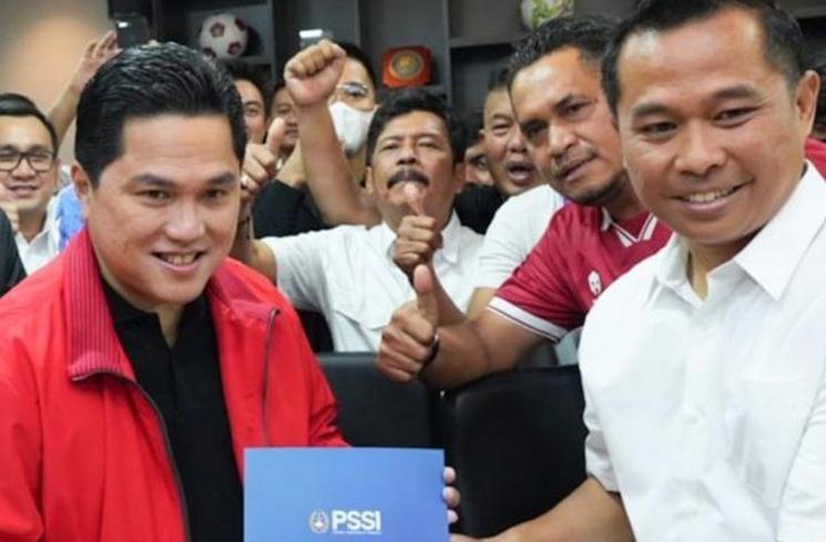Momen Artis dan Youtuber antar Erick Thohir Daftar Ketum PSSI (Instagram/@erickthohir)