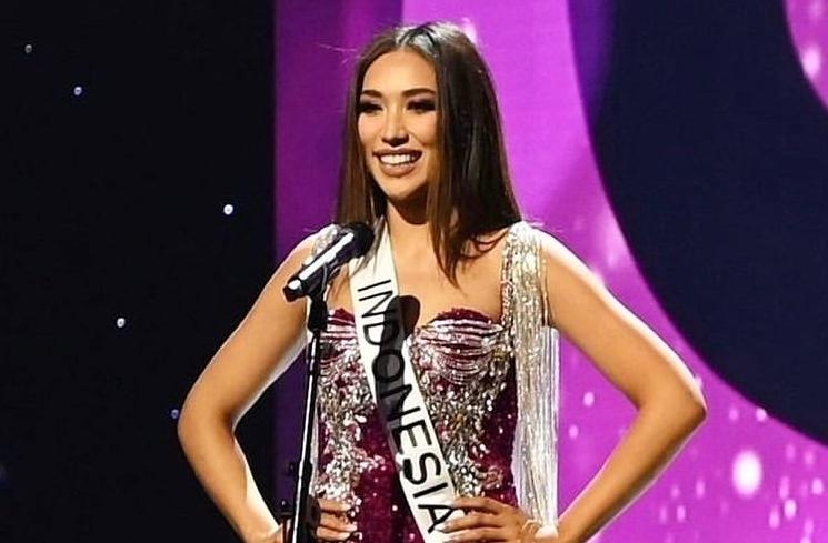 Potret Laksmi De-Neefe di Ajang Miss Universe (Instagram/@officialputeriindonesia)