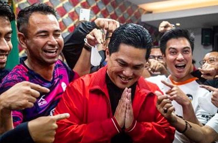Momen Artis dan Youtuber antar Erick Thohir Daftar Ketum PSSI (Instagram/@baimwong)