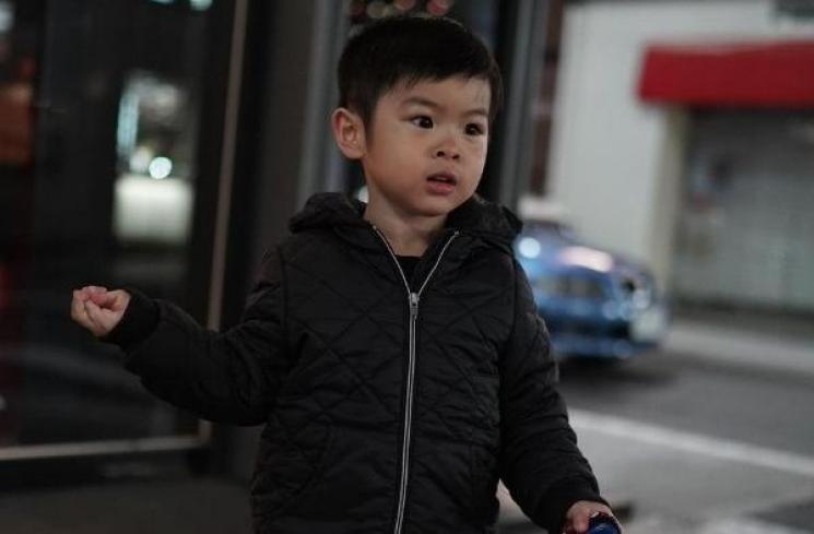 Potret Sandra Dewi dan suami jalan-jalan di Jepang. (Instagram/@sandradewi88)