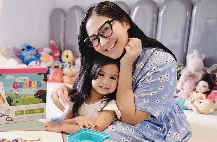 Artis yang Gaya Parentingnya Dipuji (instagram/@cacatengker)