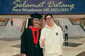 6 Momen Ferry Salim Wisuda Sarjana di Usia 56 Tahun, Buktikan Belajar Tak Kenal Umur