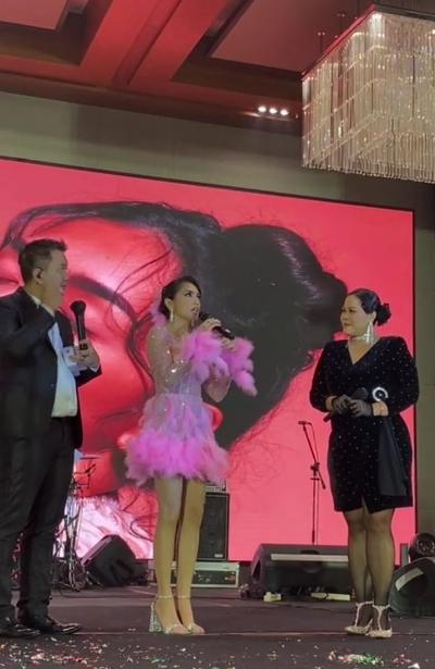 Potret Perayaan Ultah Angel Karamoy. (Instagram/angelkaramoycosmetic)