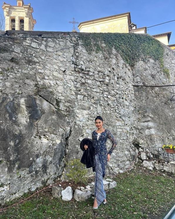Momen Novia Bachmid Kondangan di Italia. (Instagram/noviabachmid)