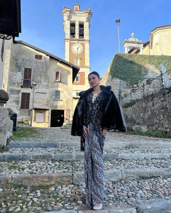 Momen Novia Bachmid Kondangan di Italia. (Instagram/noviabachmid)