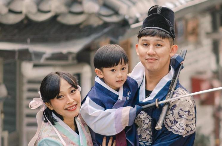Potret Maternity Shoot Terbaru Rinni Wulandari di Korea. (Instagram/@rinni_w)