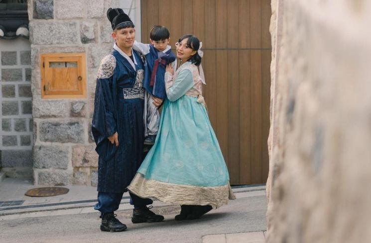 Potret Maternity Shoot Terbaru Rinni Wulandari di Korea. (Instagram/@rinni_w)