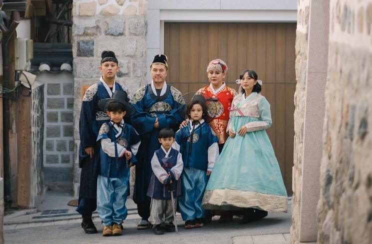 Potret Maternity Shoot Terbaru Rinni Wulandari di Korea. (Instagram/@rinni_w)