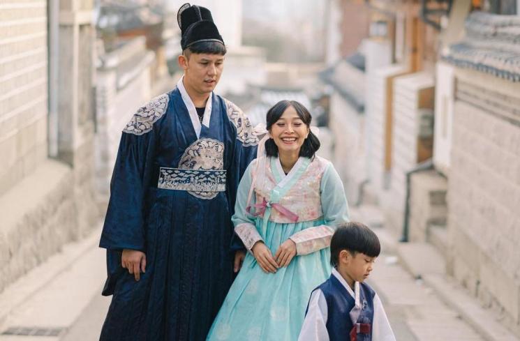 Potret Maternity Shoot Terbaru Rinni Wulandari di Korea. (Instagram/@rinni_w)