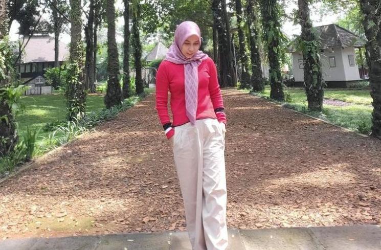 Potret Sarni Istri Ivan Fadilla. (Instagram/nyaisarni2)
