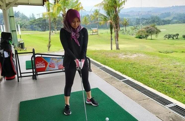 Potret Sarni Istri Ivan Fadilla. (Instagram/nyaisarni2)