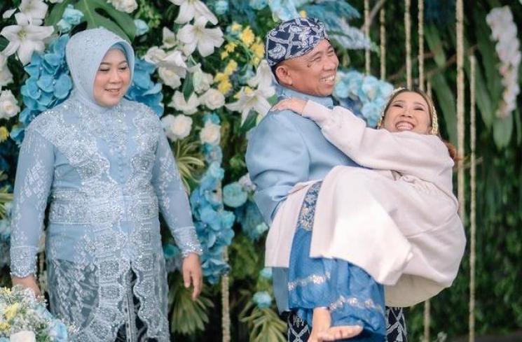 Momen Pengajian dan Siraman Kiky Saputri. (Instagram/windrafotografi)