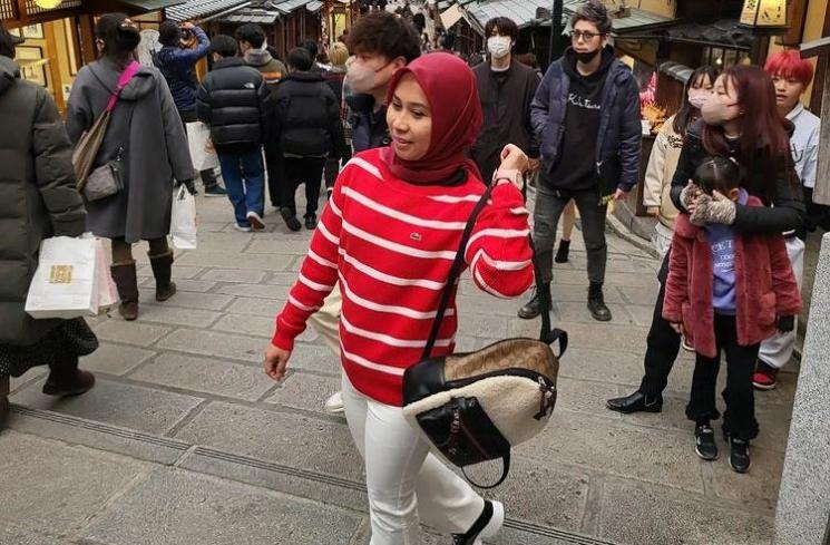 Potret Sarni Istri Ivan Fadilla. (Instagram/nyaisarni2)