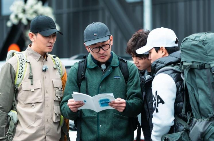 Potret Seru Aktor di Bros on Foot (Instagram/@tving.official)