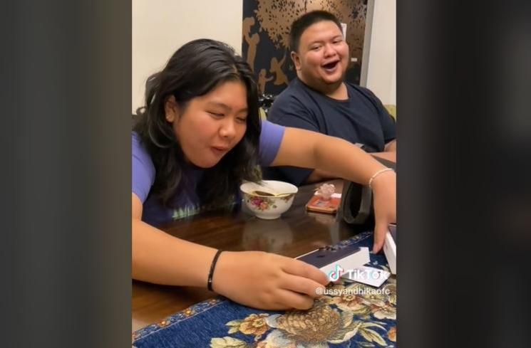 Kejutan ulang tahun Amel (TikTok/ussyandhikaofc)