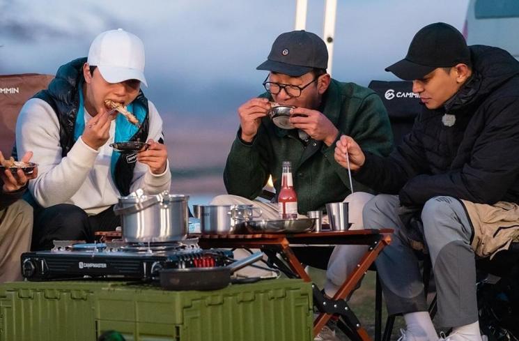 Potret Seru Aktor di Bros on Foot (Instagram/@tving.official)
