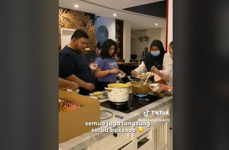 Kejutan ulang tahun Amel (TikTok/ussyandhikaofc)