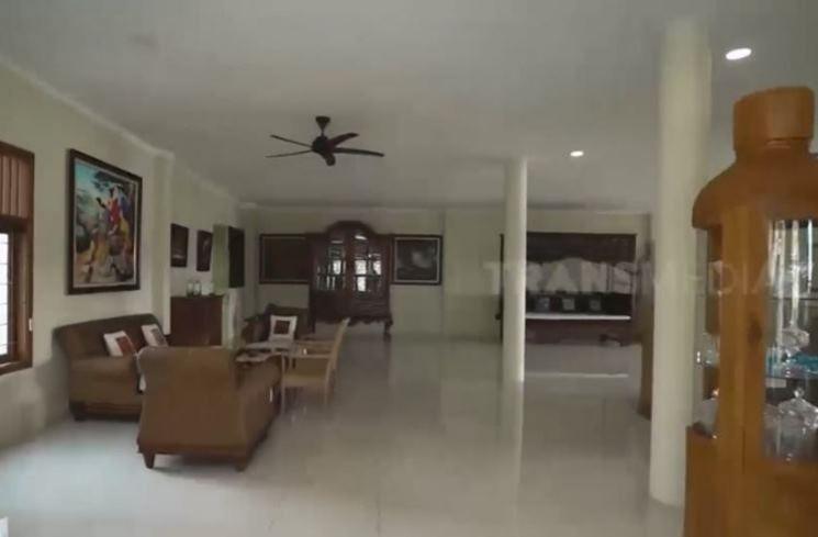 Potret Rumah Roy Marten. (YouTube/TRANS7Official)
