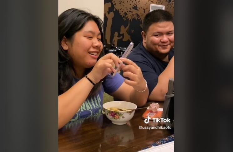 Kejutan ulang tahun Amel (TikTok/ussyandhikaofc)