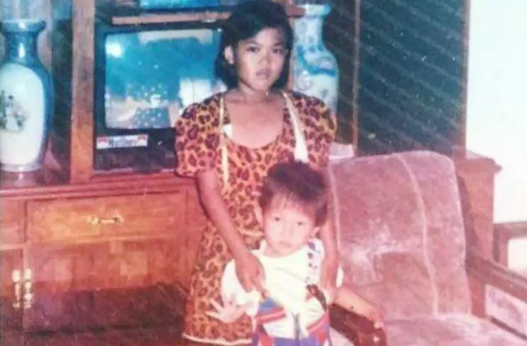 Potret Masa Kecil Pedangdut. (Instagram/viavallen)