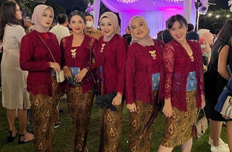 Gaya artis Genta Buana di nikahan Reiner Manopo (Instagram/@erringracesita)
