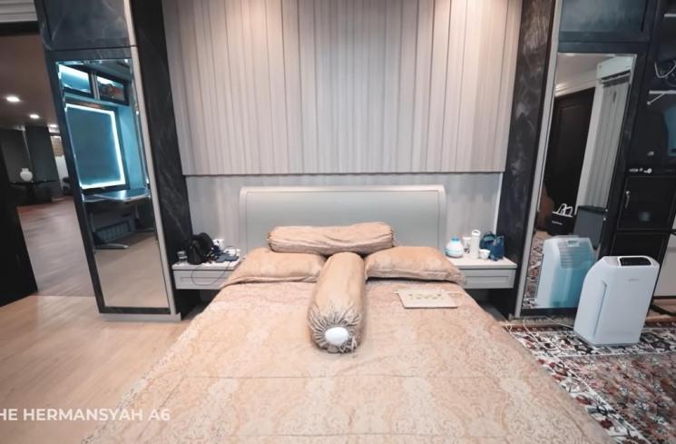 Potret kamar terbaru Azriel Hermansyah. (YouTube/The Hermansyah A6)