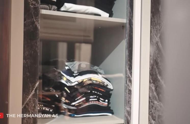 Potret kamar terbaru Azriel Hermansyah. (YouTube/The Hermansyah A6)