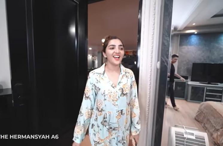 Potret kamar terbaru Azriel Hermansyah. (YouTube/The Hermansyah A6)