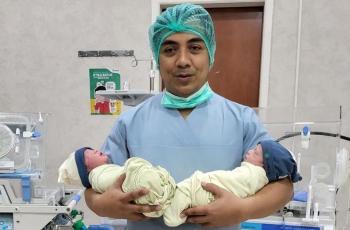 10 Potret Indri Giana Istri Ustaz Riza Melahirkan Anak Kembar