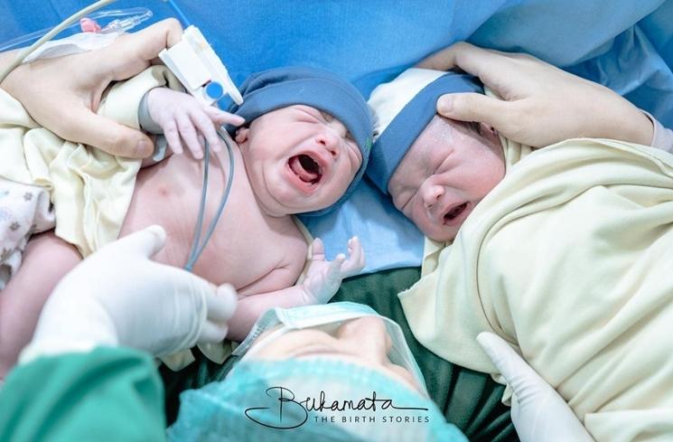 Potret Indri Giana Istri Ustaz Riza Melahirkan Anak Kembar (instagram/@bukamata.stories)