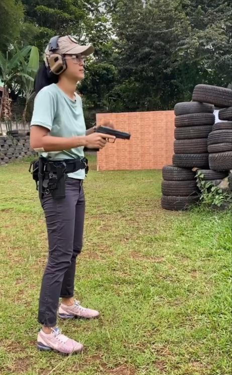 Potret Artis Saat Olahraga Menembak(Instagram/@prisia)Potret Artis Saat Olahraga Menembak(Instagram/@prisia)